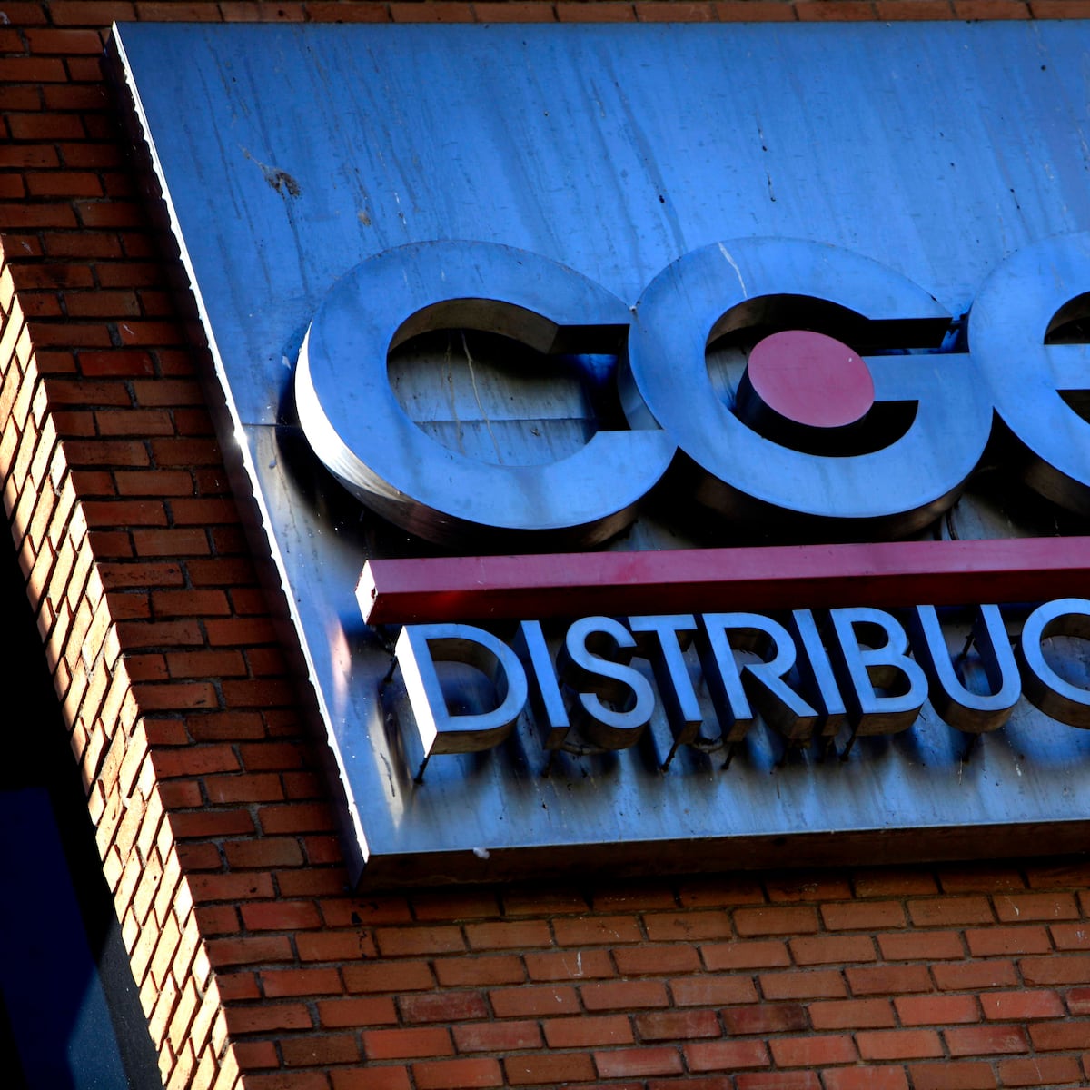 Sernac demanda a CGE por cortes de luz en 2024 Sernac demanda a CGE por cortes de luz en 2024