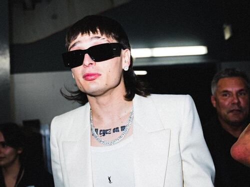 VIDEO. Fanáticos critican a Peso Pluma: “nunca anda en sus cinco sentidos”