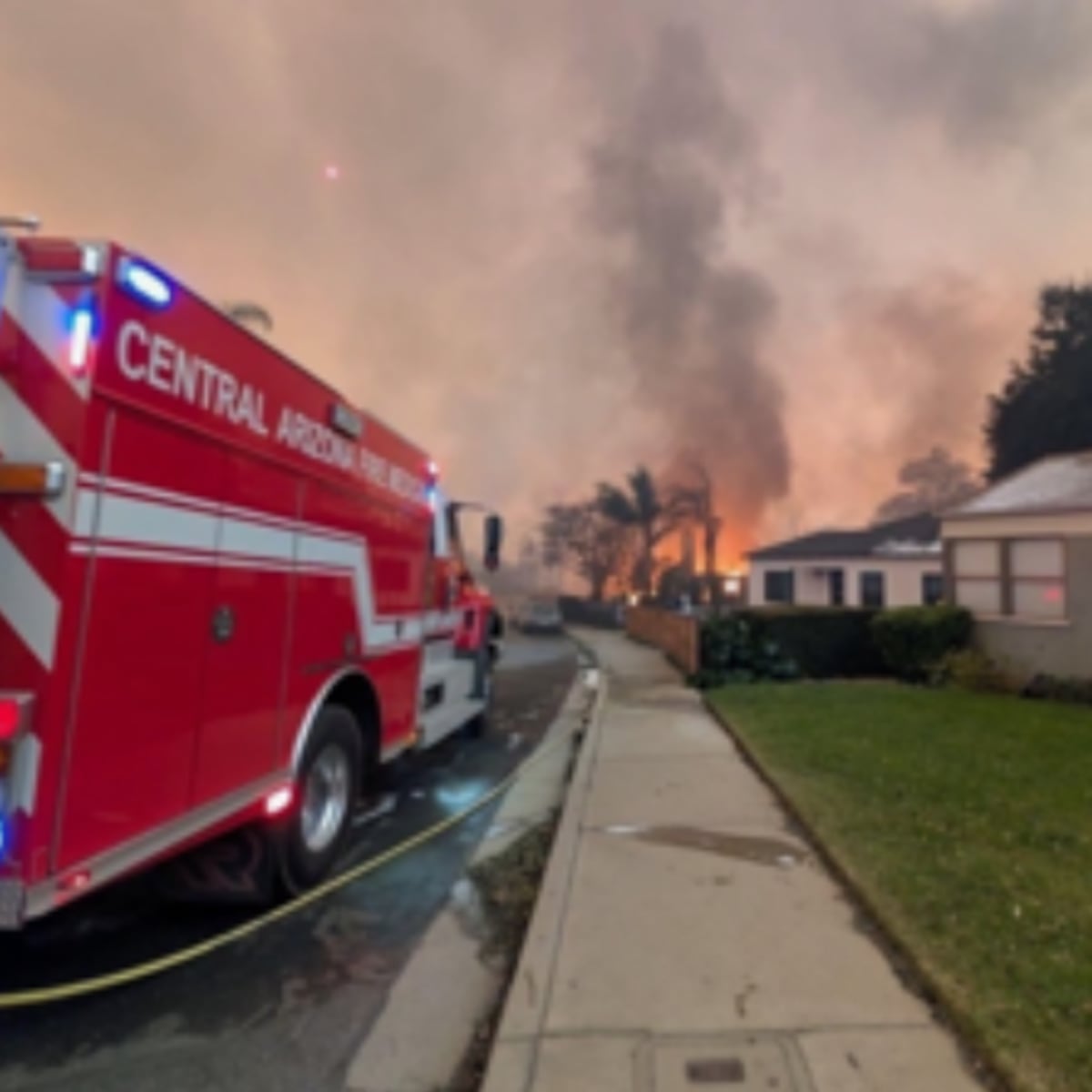 Gobernador de California condena saqueos en zonas de incendios Gobernador de California condena saqueos en zonas de incendios