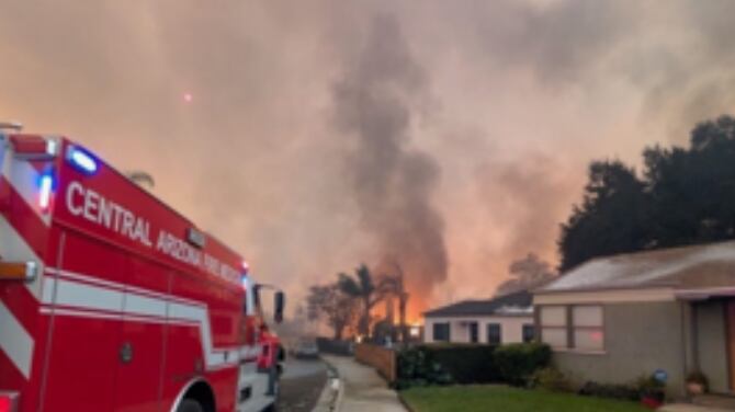 Gobernador de California rechaza los saqueos en medio de incendios voraces: “Debería ser procesado como un delito grave”