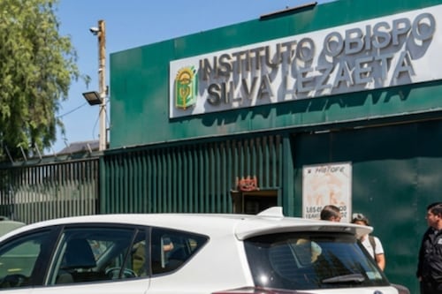 Gas pimienta, acelerante y artefacto explosivo simulado: lo que tenía la mochila del estudiante que atacó a alumnos y asesinó a inspectora en Calama