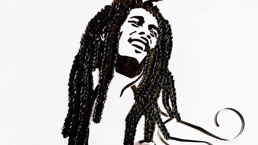 Bob Marley hecho completamente de cinta de casete