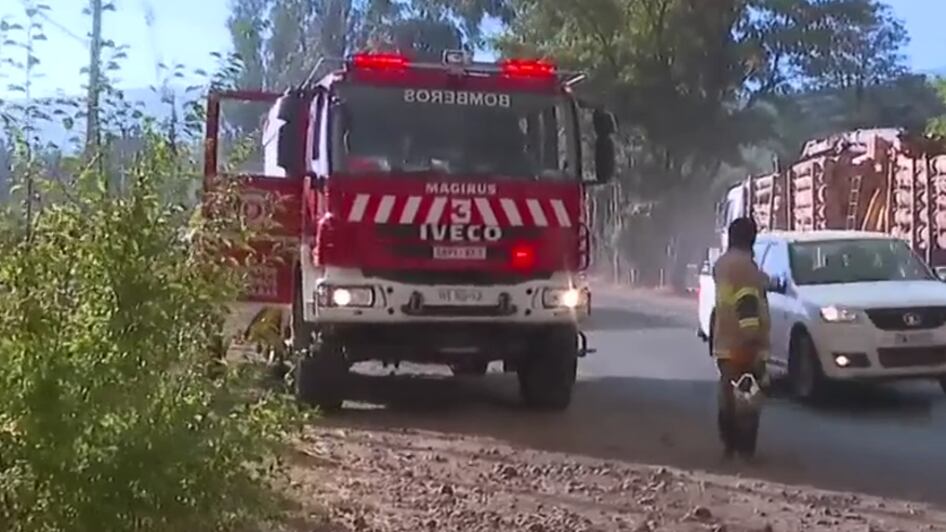 Genérica: Bomberos atiende incendios en la región de Araucanía.