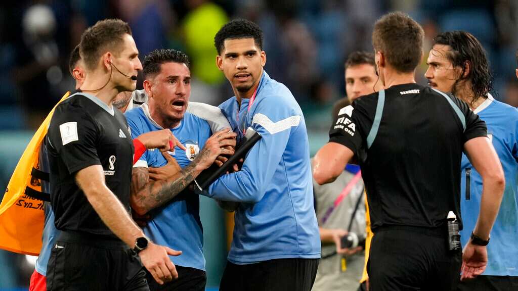 José María Giménez perdió el control tras la eliminación de Uruguay