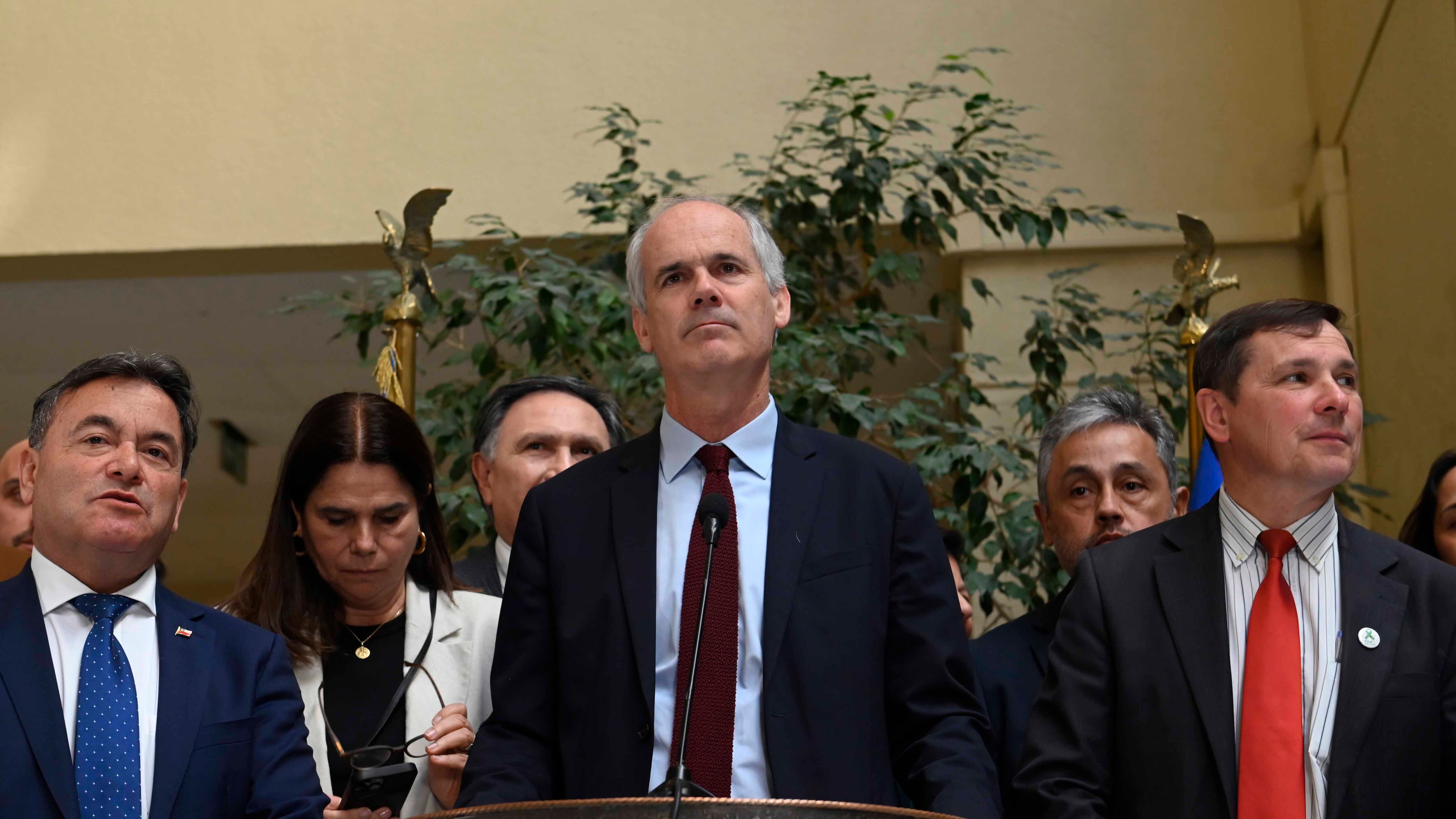 Senador Rodrigo Galilea , Ximena Ossandon con la bancada RN en conferencia de prensa por la acusación contra Gabriel Boric presidente de la republica . FOTO: PABLO OVALLE ISASMENDI/AGENCIAUNO