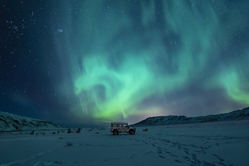 La aurora polar es un fenómeno atmosférico que se presenta en ciertas regiones del planeta. Se llaman auroras boreales si se producen en el hemisferio norte, y auroras australes en el hemisferio sur. Foto: Freepik.
