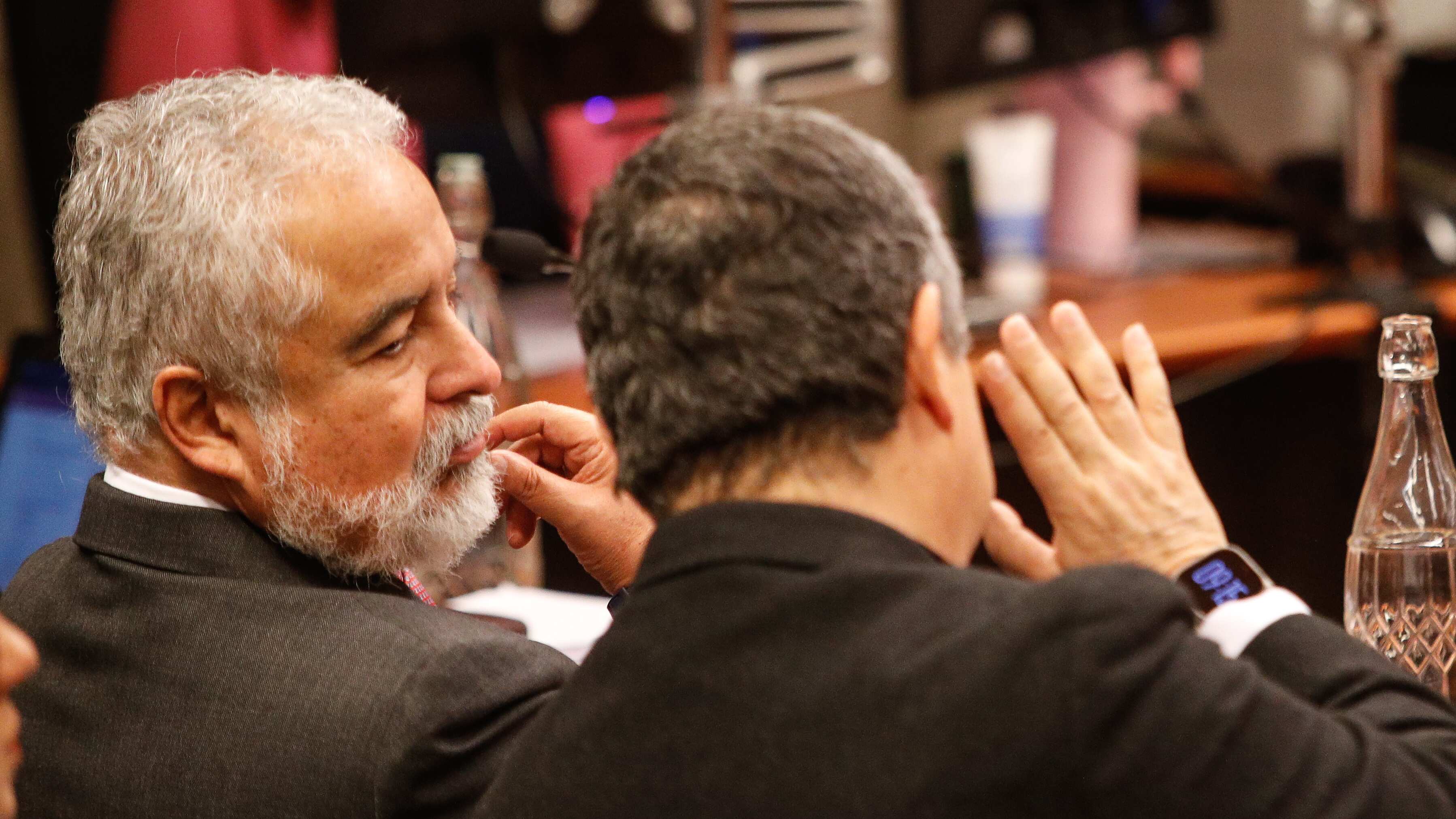 Luis Hermosilla y su abogado y hermano, Juan Pablo, durante la formalización. / AGENCIAUNO