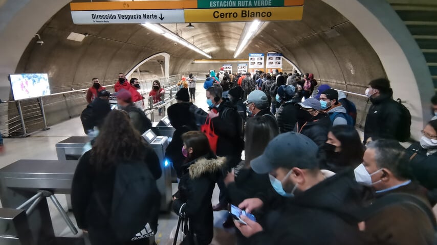 Ministra Jara pide facilidades a empleadores tras anuncio de Metro por estaciones cerradas en L2