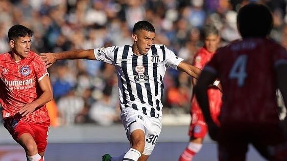 El mediocampista de Talleres de Córdoba fue una de las novedades en la lista de 55 nominados por Ricardo Gareca a la selección chilena.