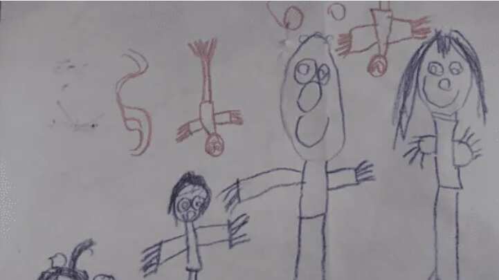 Niño hizo perturbador dibujo que terminó prediciendo cambios en la familia.