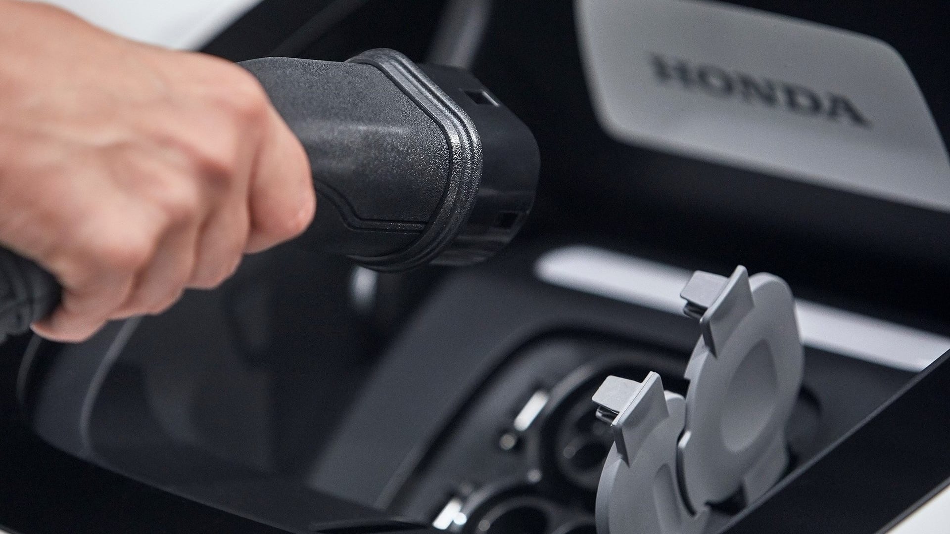 Honda ajusta su estrategia: menos eléctricos, más híbridos