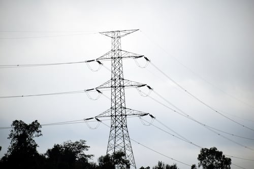 Detectan presencia de explosivos en torre de alta tensión en Victoria: trabajador guardó los restos por 12 días antes de denunciar