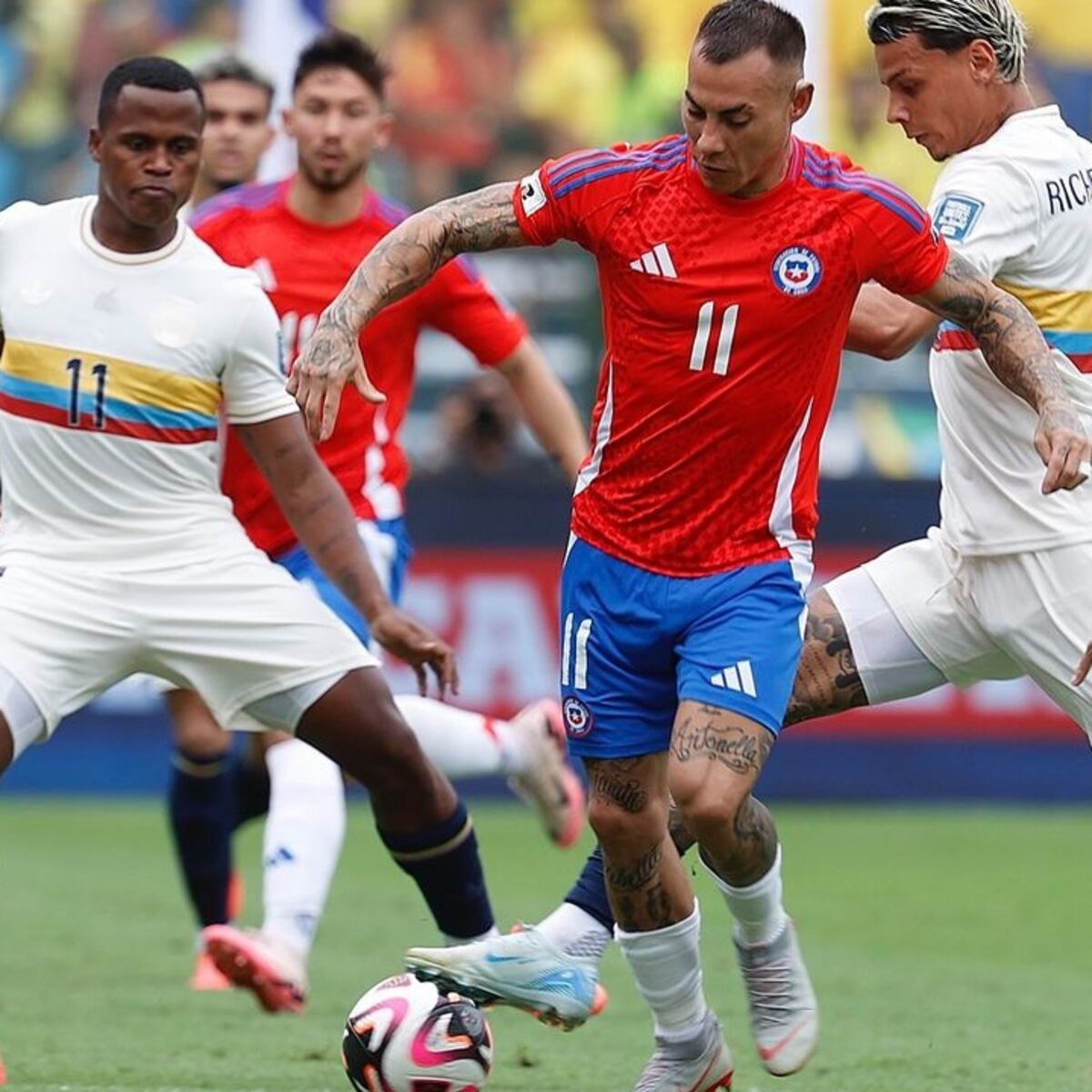 La Roja cae sin apelaciones ante Colombia en Barranquilla La Roja cae sin apelaciones ante Colombia en Barranquilla