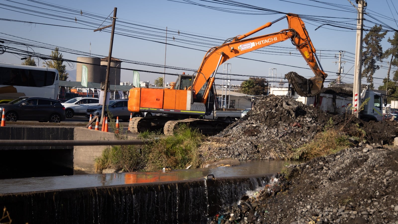Entubamiento canal Santa Marta