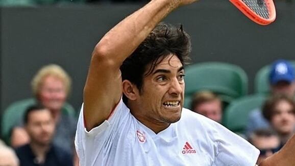 El tenista chileno quedó eliminado del abierto de Wimbledon al perder este jueves ante el francés Arthur Rinderknech (72°).