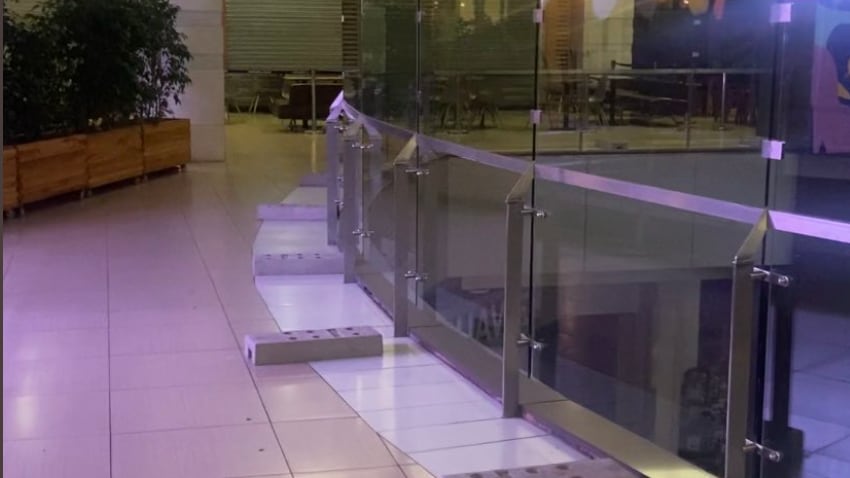 Instalación de rejas en el Costanera Center