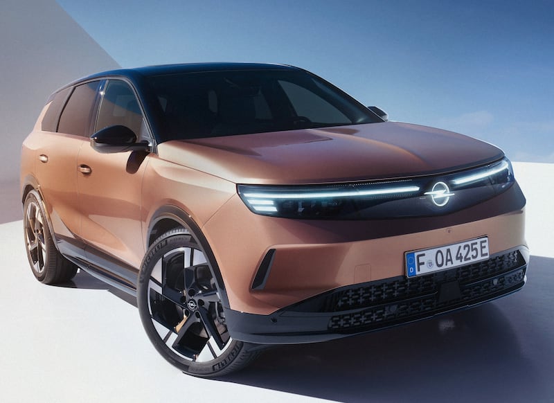 Opel cumple 60 años en Chile y presenta el nuevo Grandland