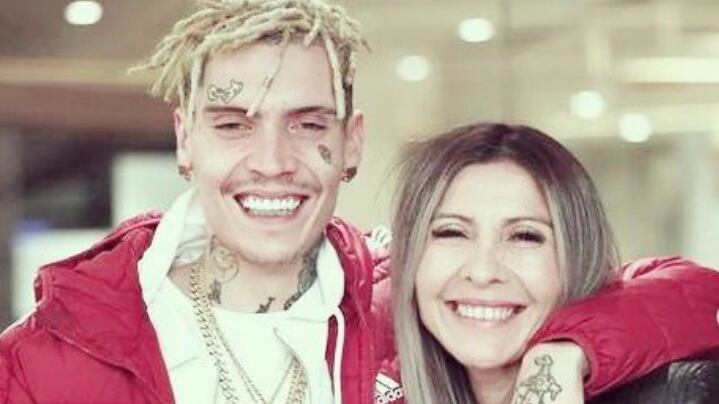 Marcianeke y su madre, Yasna Muñoz