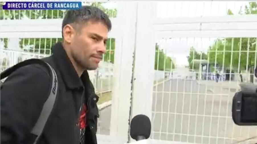 Claudio Valdivia llegó hasta la Cárcel de Rancagua para visitar a su hermano Jorge. Meganoticias