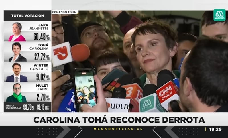 La exministra de Interior reconoció este lunes su aplastante derrota electoral ante la candidata del PC, y aseguró que desde hoy se mantendrá "fuera de la primera línea" política.