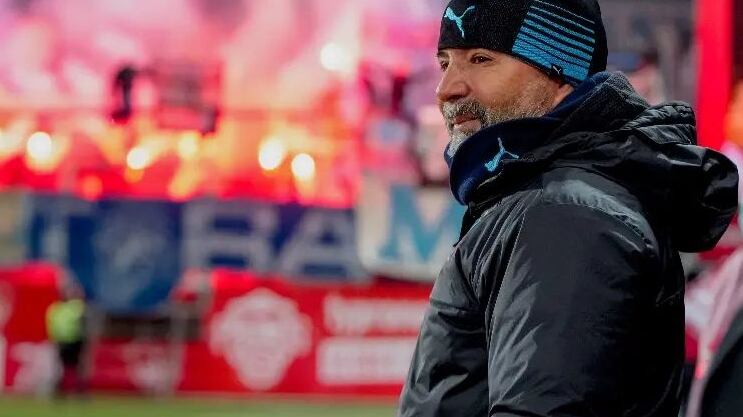 El técnico argentino criticó la actual gestión de los directivos a cargo de la concesionaria Azul Azul y se descartó de volver a dirigir a Universidad de Chile.