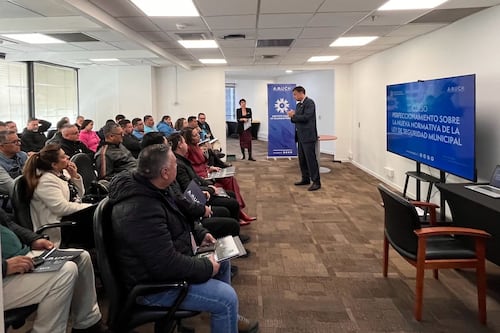 Nueva Ley de Seguridad Municipal entra en acción: capacitan a más de 100 funcionarios en todo Chile