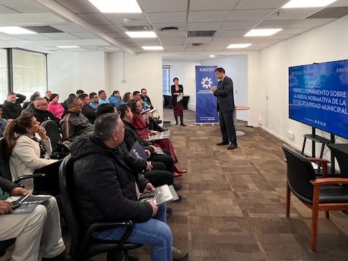 Nueva Ley de Seguridad Municipal entra en acción: capacitan a más de 100 funcionarios en todo Chile