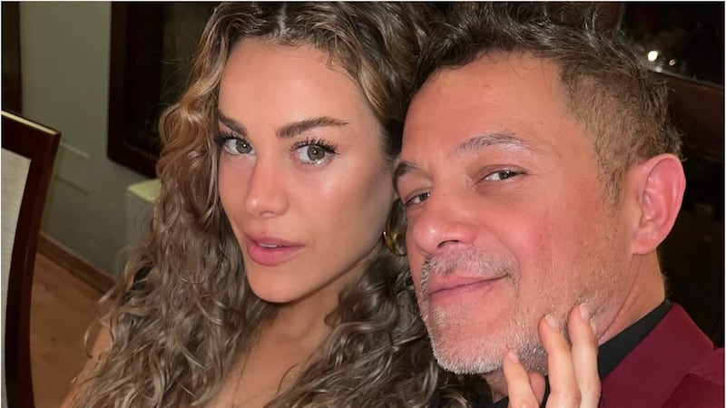 “Un abuelito”: hunden el estilo de Alejandro Sanz durante la celebración del cumpleaños de su novia