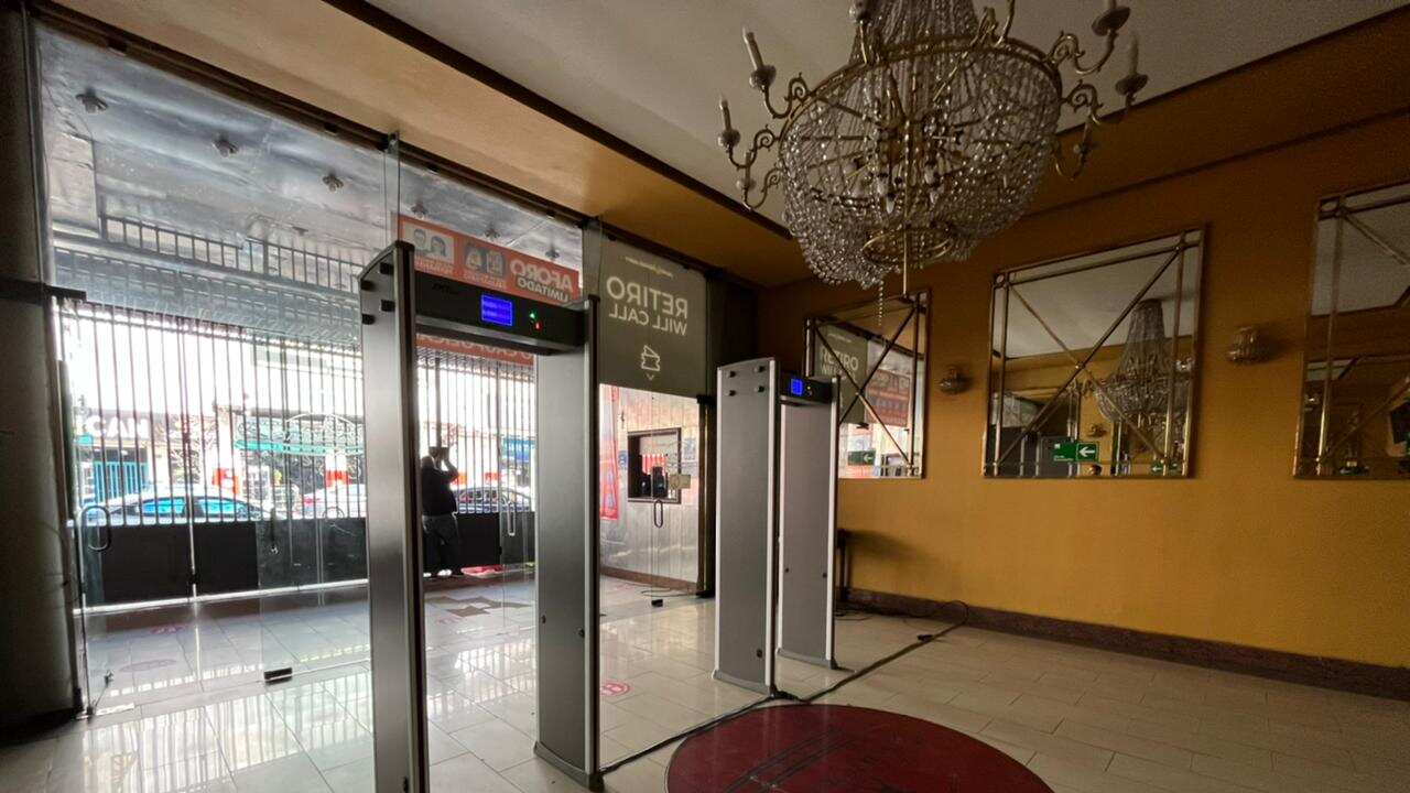 Teatro Caupolicán debió reforzar sus ingresos por seguridad.