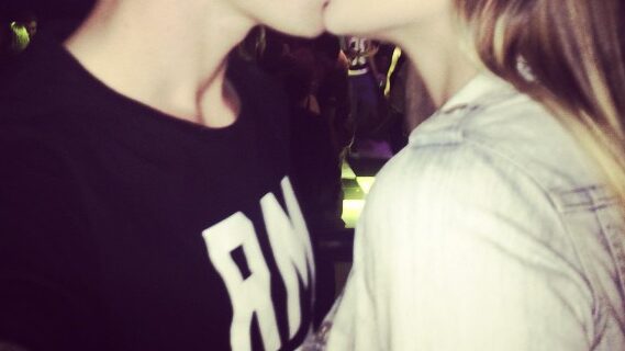 Sin embargo, este disgusto entre ambos no duro mucho ya que durante esta jornada Faloon Larraguibel y Jean Paul Pineda fueron vistos en un evento.
Resulta que los tortolitos asistieron al concierto de Romeo Santos en Chile, así lo consignó la página de Instagram Copuchas_tv1, quienes compartieron el polémico registro.