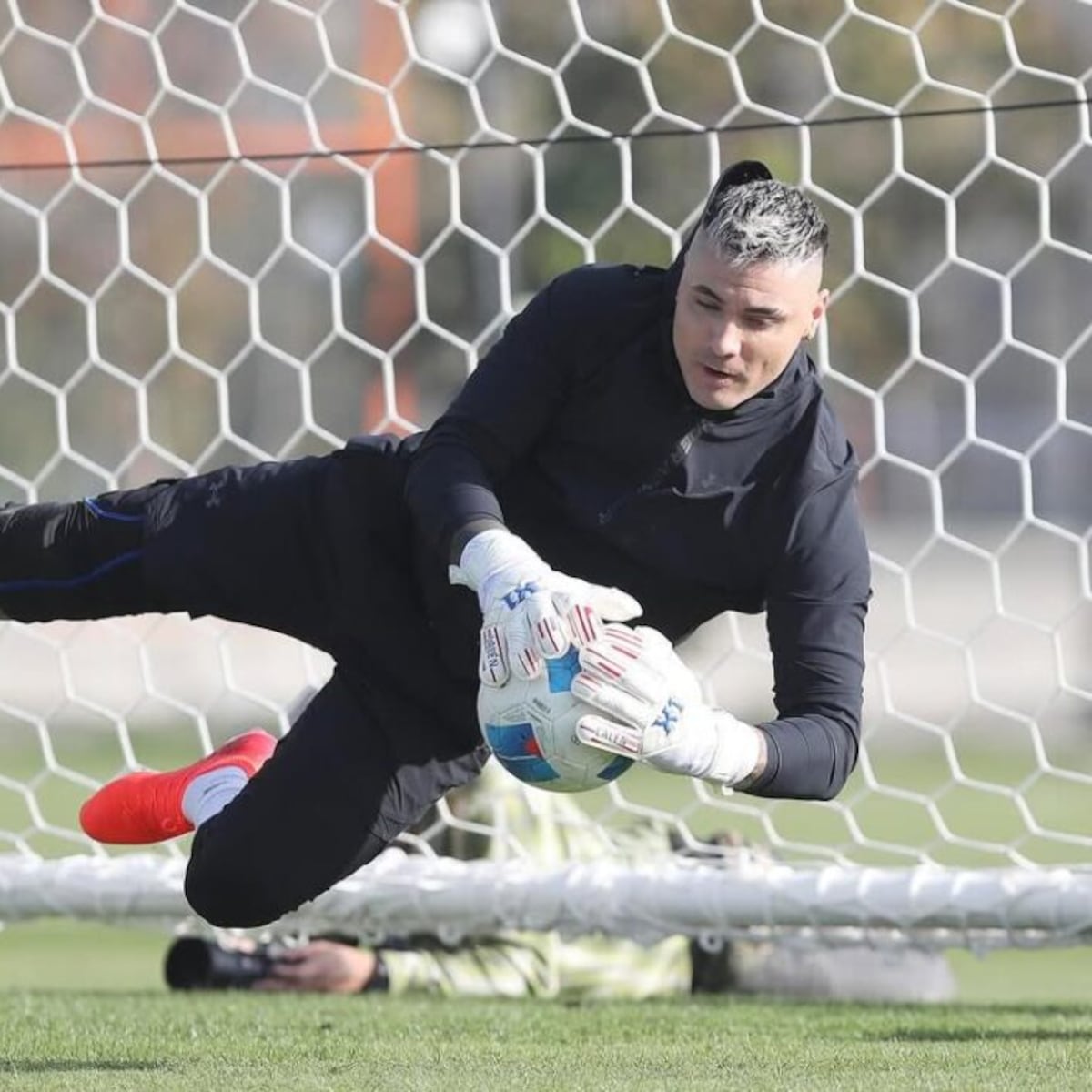 Cristóbal Campos regresa a las canchas con Glorias Navales Cristóbal Campos regresa a las canchas con Glorias Navales