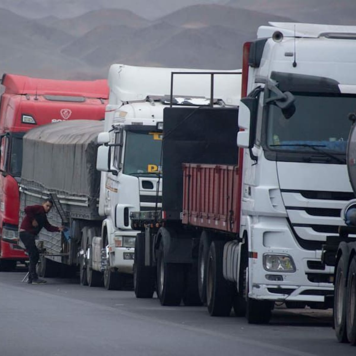 Familia chilena atrapada en Bolivia por paro de camioneros Familia chilena atrapada en Bolivia por paro de camioneros