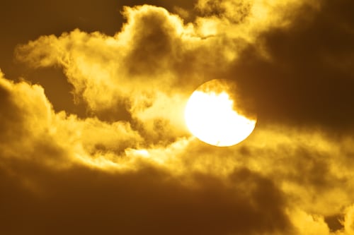 Investigadores de la U. de Chile descubren patrón oculto que se repite cada 22 años en la actividad explosiva del Sol