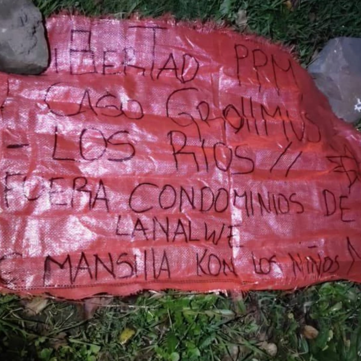 Incendio en Contulmo destruye vivienda y deja mensaje sobre presos políticos mapuche Incendio en Contulmo destruye vivienda y deja mensaje sobre presos políticos mapuche