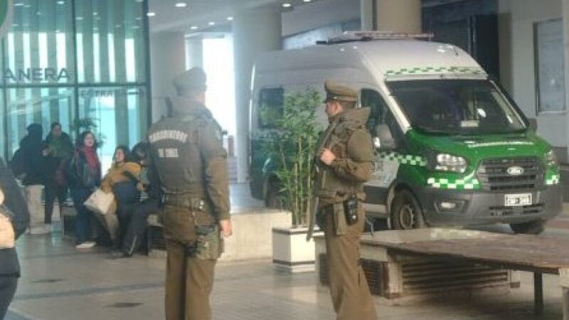 Adolescente de 16 años se mantiene en riesgo vital luego de ser apuñalado en centro comercial de Puerto Montt