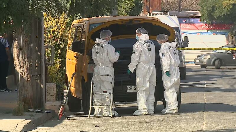 Conductor de furgón escolar atropella a delincuente para repeler intento de asalto en El Bosque