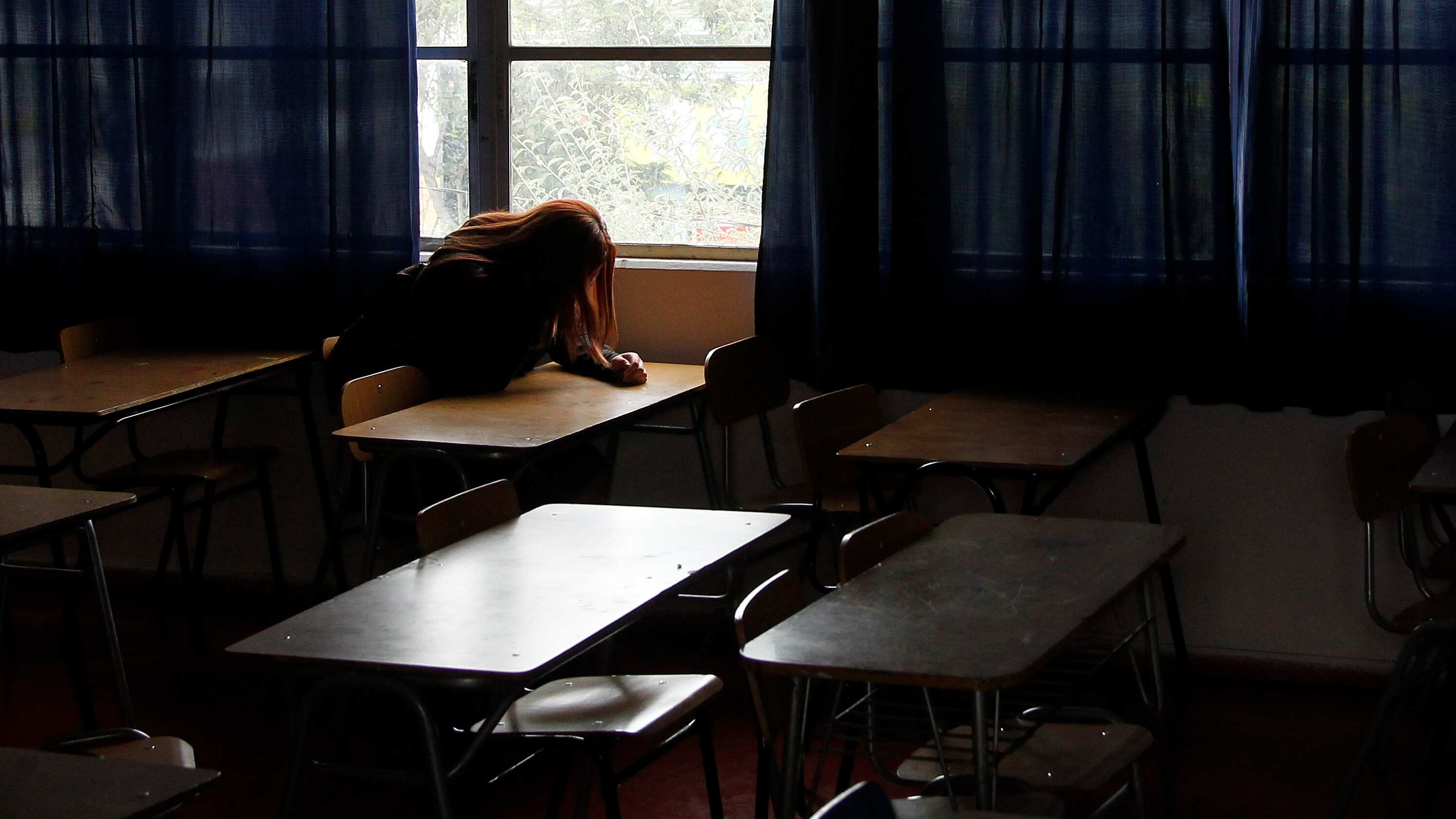 El menor con síndrome de Down era amarrado de pies y manos por las educadoras del colegio de Coronel.