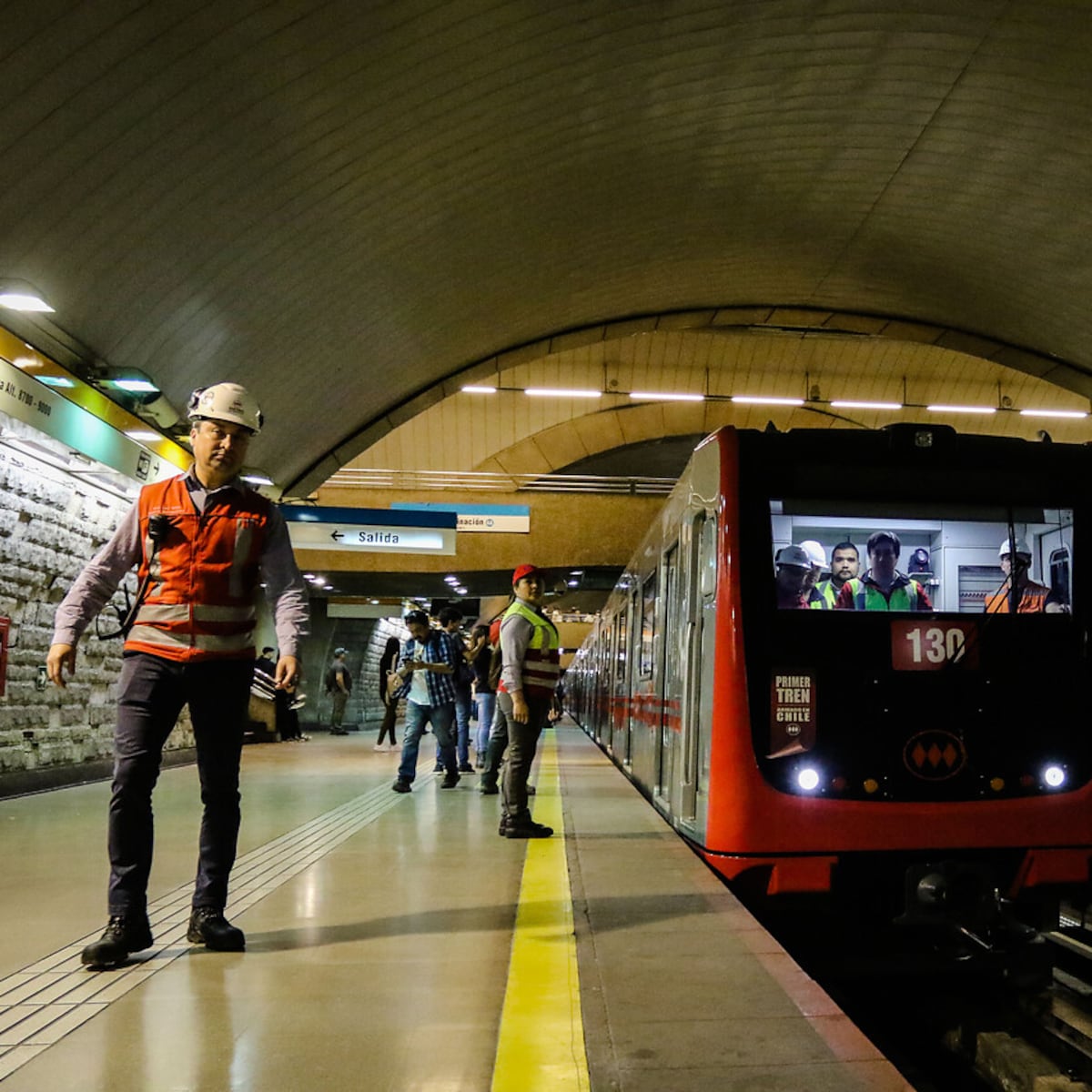 Metro de Santiago reabre estaciones en Línea 2 tras emergencia Metro de Santiago reabre estaciones en Línea 2 tras emergencia