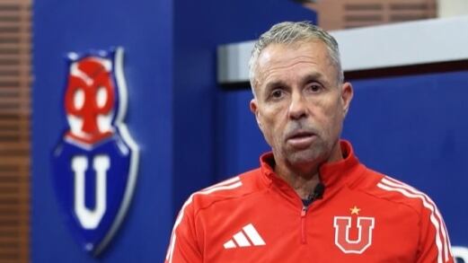 El DT de la U aseguró que "hoy es un día muy triste", luego de confirmarse la muerte de dos hinchas de Colo Colo en la previa al partido de los albos ante Fortaleza.