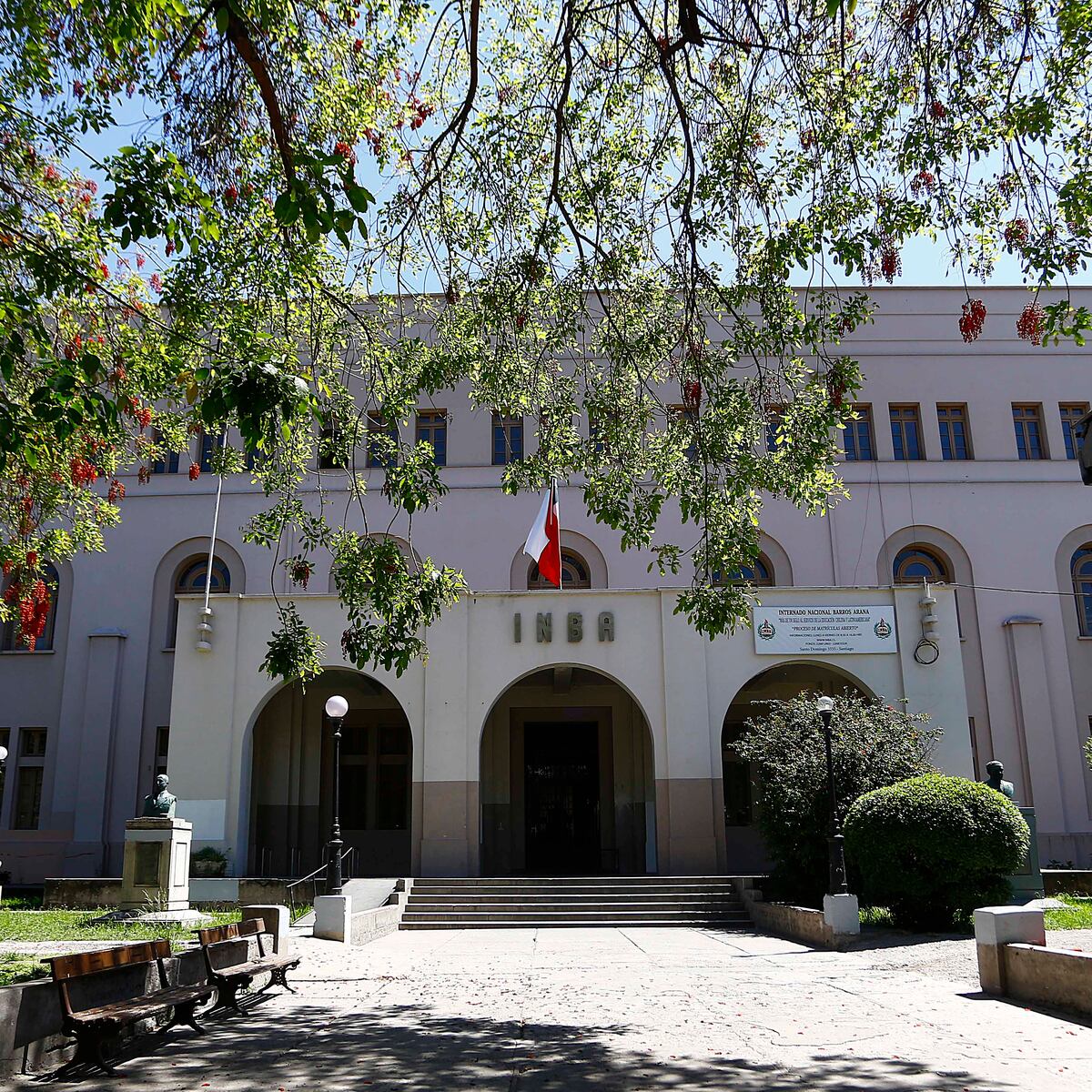 Detienen a menor por ataque con bencina a profesor del INBA Detienen a menor por ataque con bencina a profesor del INBA