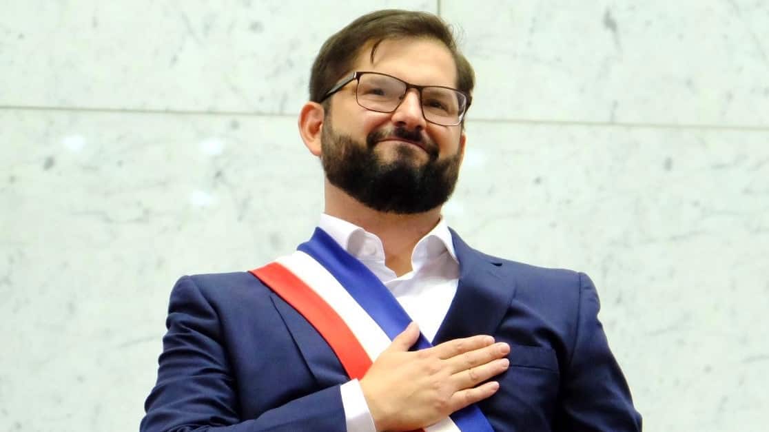 “No quiero que se vaya nunca”: niño llora desconsolado al saber que el Presidente Boric terminará su mandato