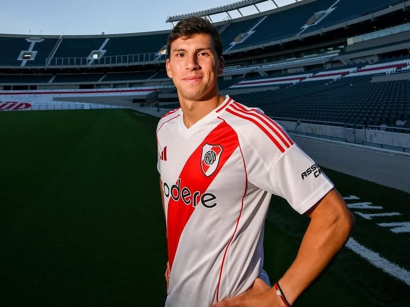 Los medios deportivos argentinos aseguraron que el delantero chileno dejará River Plate y será facilitado por los próximos 18 meses al club brasileño de Sao Paulo.