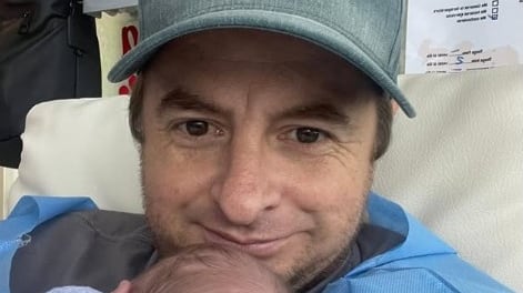 Coke Hevia celebró el alta de su hijo prematuro con emocionante video: "Fueron 93 días de batalla"