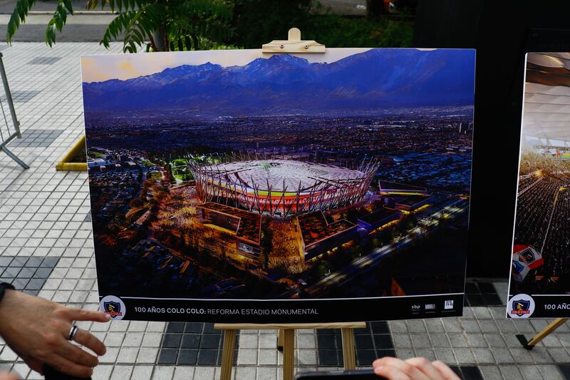 Conmemoracion del Centenario de Colo colo en el estadio monumental | 19 DE ABRIL 2025 / SANTIAGO
Club social y deportivo Colo coló junto con jugadores históricos del equipo destapan la estatua de su fundador, David Arellano, en el marco de su Centenario en el Estadio Monumental. 
FOTO: LUKAS SOLIS / AGENCIAUNO