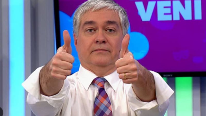 Hijo de Iván Valenzuela debutó como humorista en Nueva York al más estilo Fabrizio Copano