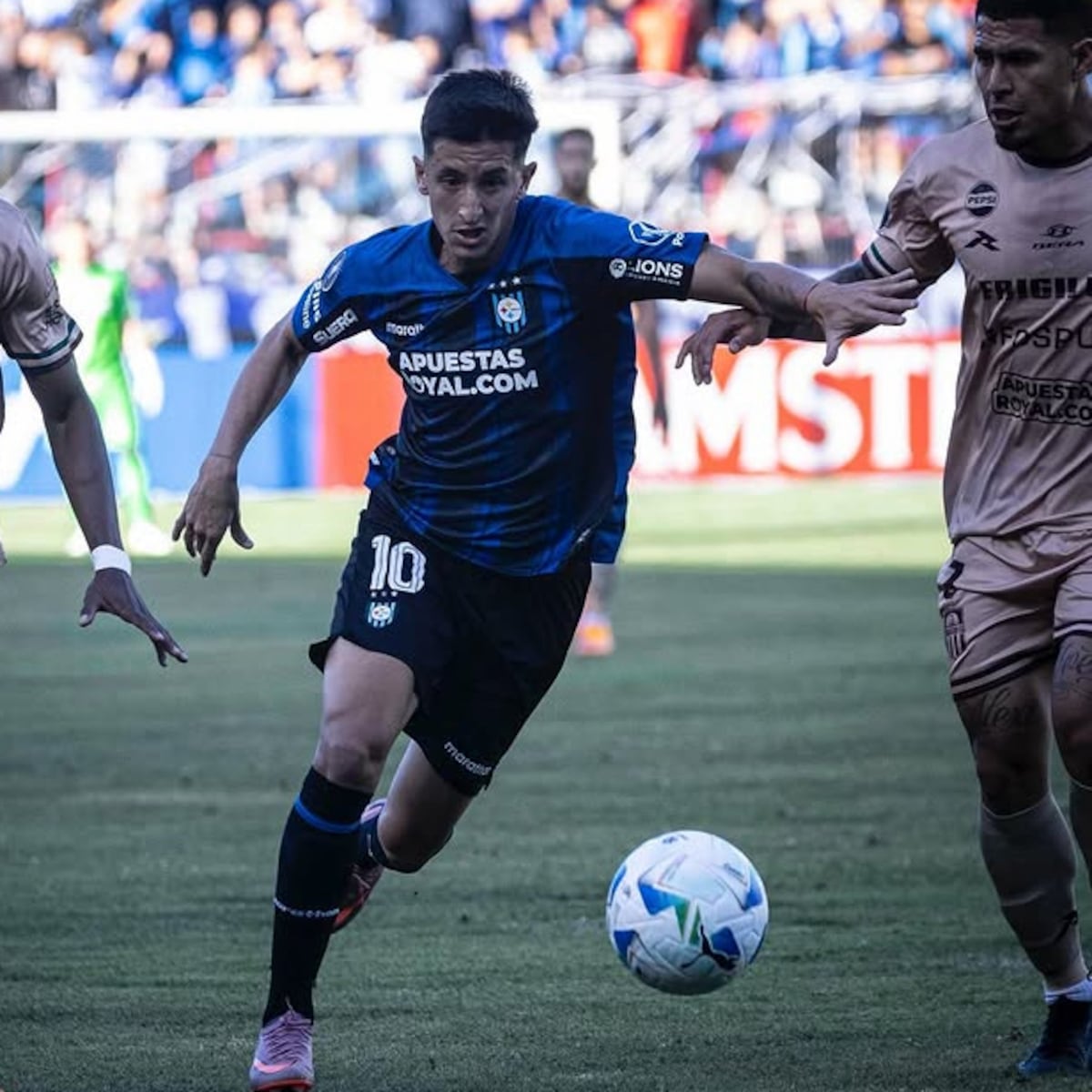 Denuncia por racismo de hinchada de Huachipato en Copa Libertadores Denuncia por racismo de hinchada de Huachipato en Copa Libertadores