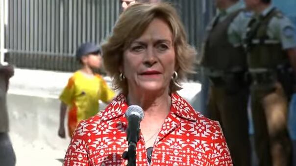 La alcaldesa de Providencia votó esta mañana en la elección de autoridades regionales y municipales.