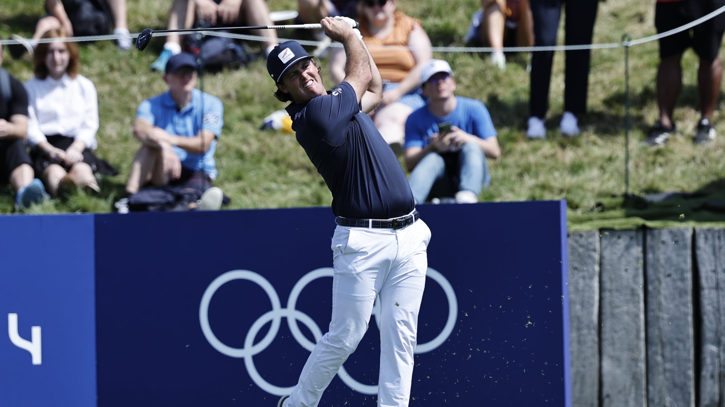 El golfista chileno cerró con cinco golpes bajo el par su primera ronda en los JJOO de París 2024.