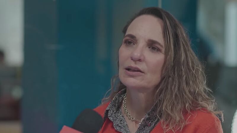 “Son todos unos hijos de p...”: La nueva denuncia en contra de Ximena Restrepo durante Santiago 2023