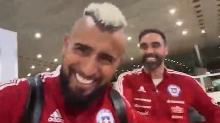 El volante de Flamengo inauguró su nuevo canal de Twitch con una promesa suya y de Claudio Bravo a los hinchas de Colo Colo.